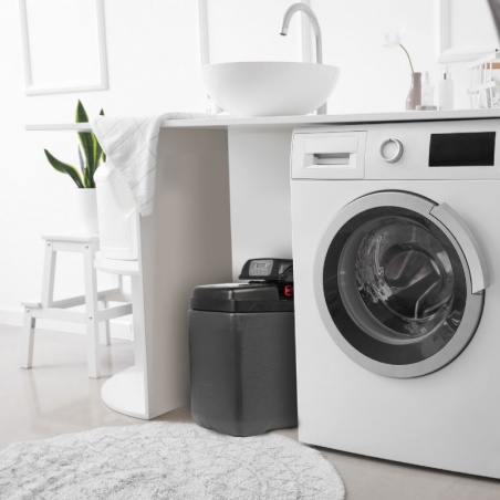 Installation adoucisseur d’eau Ecosoft Pink 100 dans un espace réduit