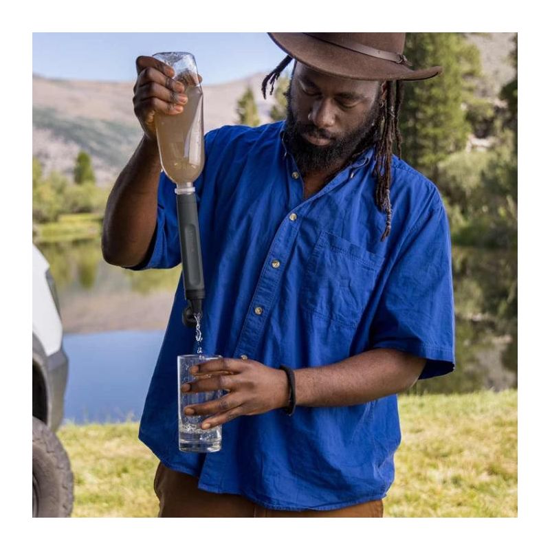 Détail de la paille filtrante LifeStraw Peak Series compatible bouteille