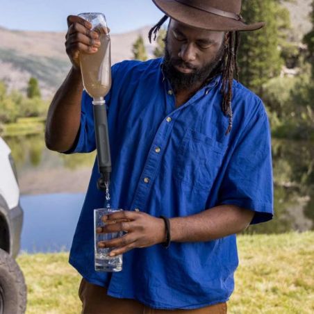 Détail de la paille filtrante LifeStraw Peak Series compatible bouteille