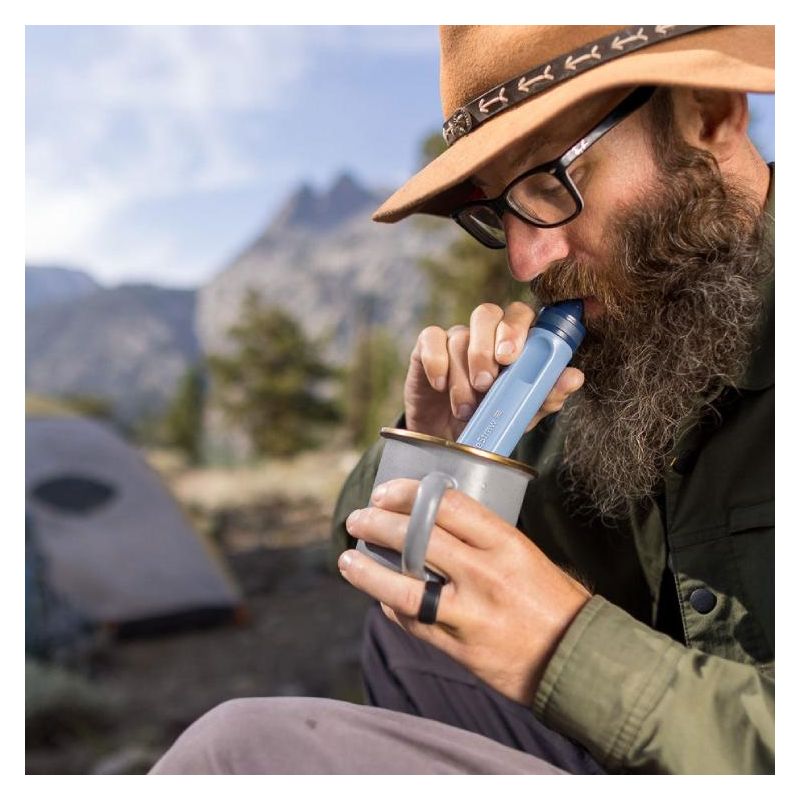 Paille filtrante LifeStraw Peak Series en situation de randonnée