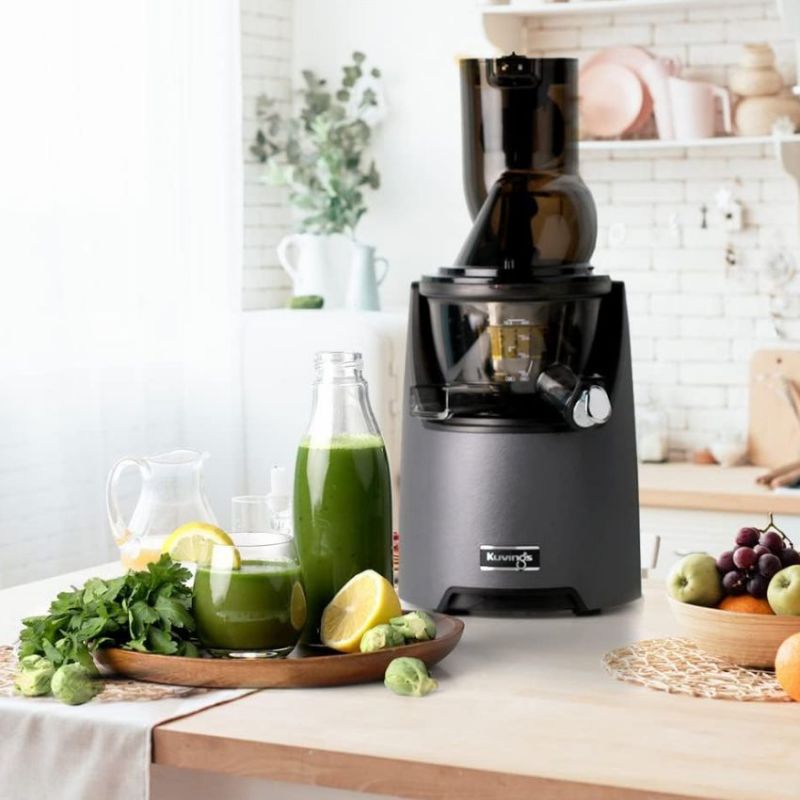Extracteur de jus Kuvings EVO820S vue d’ensemble sur plan de travail