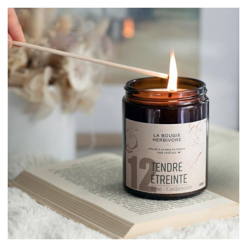Bougie naturelle parfumée N°12 Tendre Étreinte - Rose & Cardamome