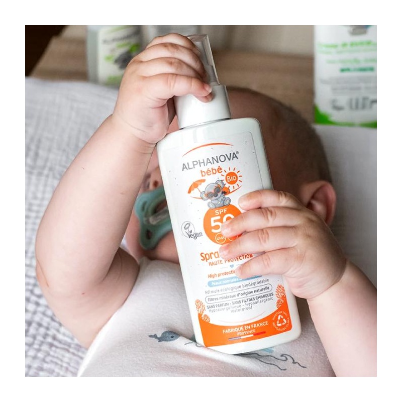 Crème solaire bébé SPF50 bio Alphanova en spray haute protection