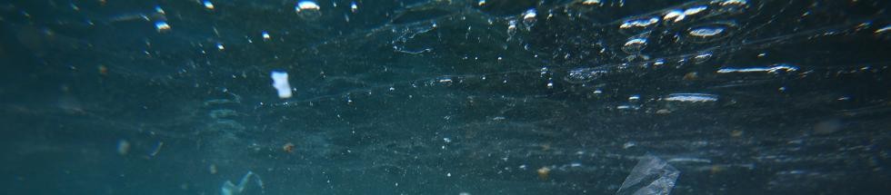 Microplastiques dans l'eau : le guide complet pour comprendre et agir